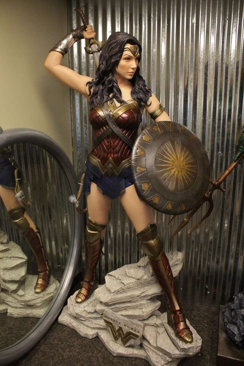 Wonder Woman Life Size Statue - LM Treasures 